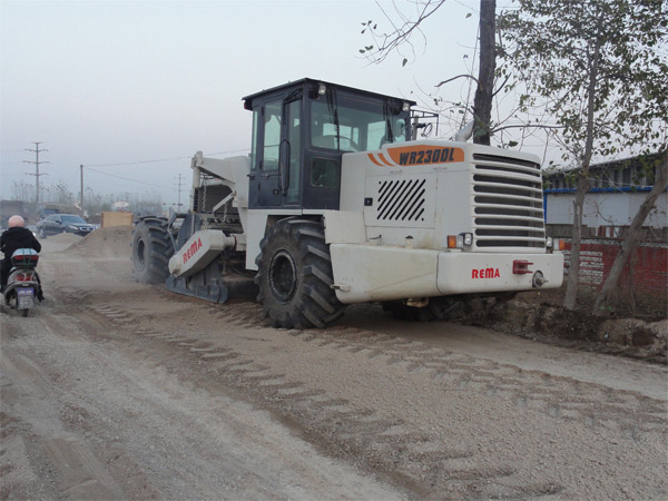 WR2300L，駐馬店水穩(wěn)基層冷再生