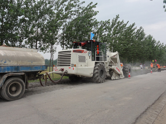 WR2300L，安徽靈壁水穩(wěn)路基冷再生
