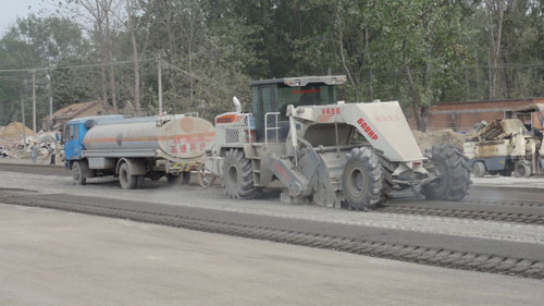 WR2300L，G311國道河南永城段水穩(wěn)路基冷再生