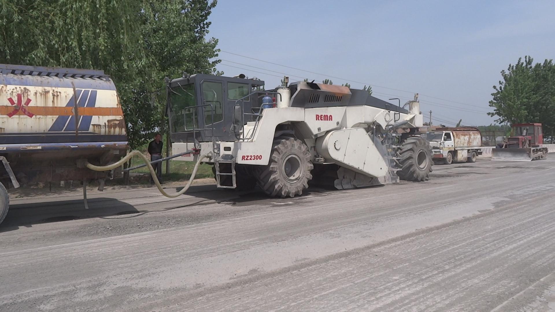 RZ2300，冷再生機(jī)濮陽(yáng)S222省道冷再生施工