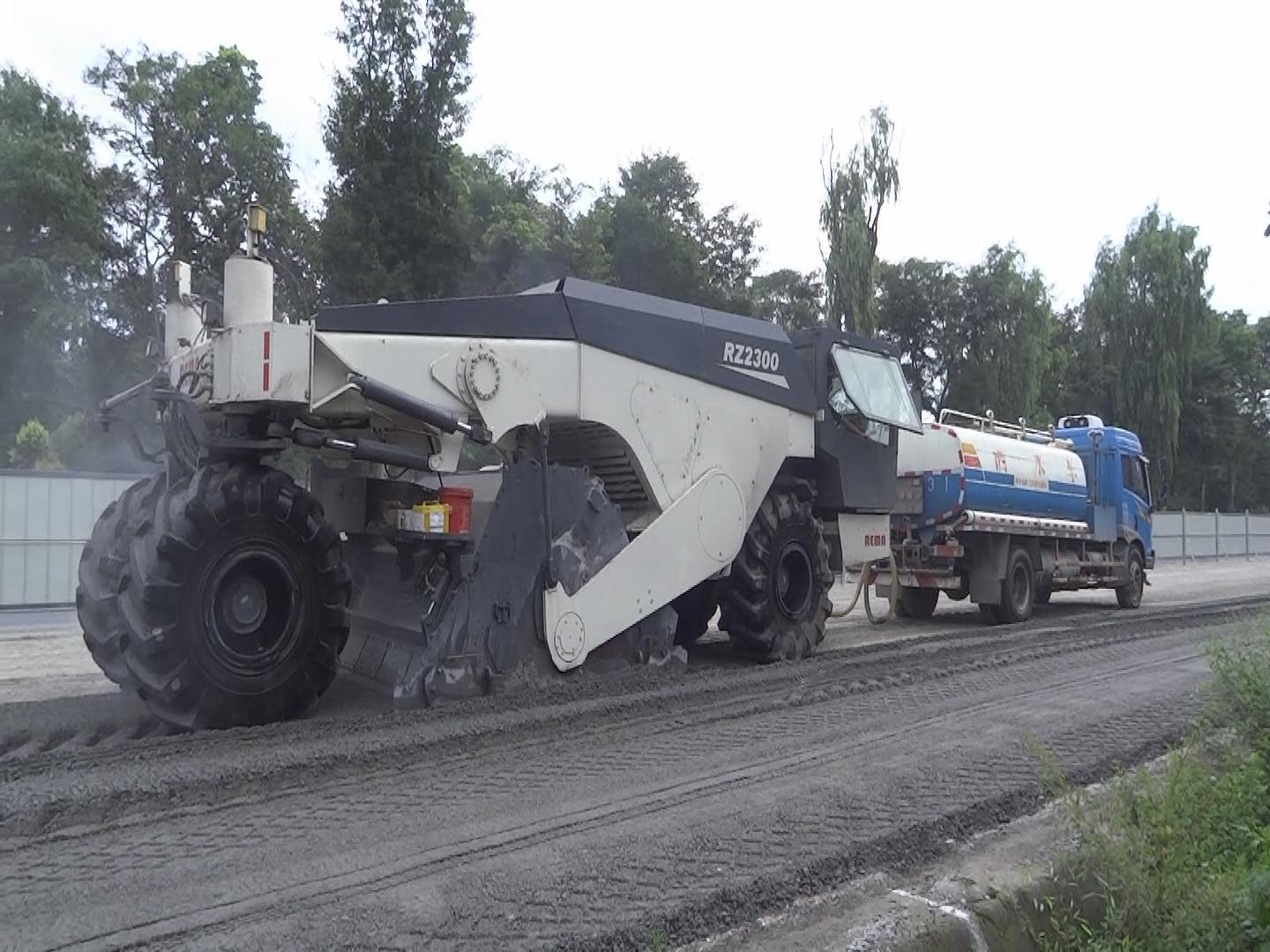 RZ2300，冷再生機(jī)成都沙西線施工